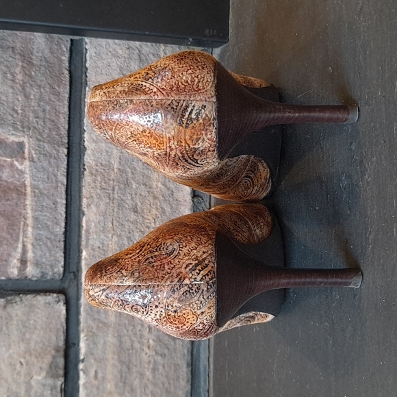 Moda Spana Pointed Leather Heels - Picture 4 of 12